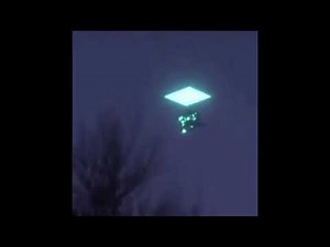 UFO flies through portal in the sky! Amazing video!