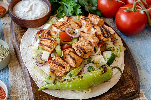 Türkische Hähnchenspieße (Tavuk Şiş) mit Knoblauch-Joghurt