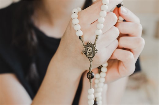 Archbishop invites faithful to pray the rosary on October 18