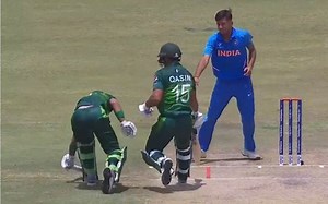 Qasim Akram gets run out in a hilarious way after both batsmen sprint towards the non-striker's end