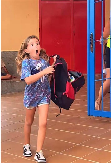 I Showed Up Without Telling My Sister… Her Reaction 😭💖👭#SisterReunion #SisterSurprise #FamilyLove #EmotionalMoment #WatchTillTheEnd