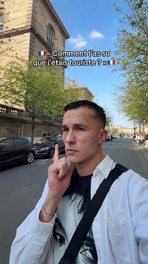 Visiter Paris : Le mythe du béret touristique