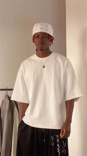 Amilton Machell on Instagram: "Best Combo, Bandana + Cap #Tutorial #ootd #hack #fashion #bandana #hat #model #trend"