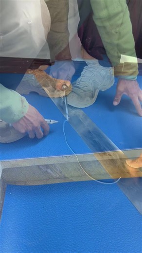 Real-shot details of table tennis court flooring installation. #TableTennisFlooring #TableTennisSportsFloor#PVCTableTennisFloor #TableTennisCourtVinyl #TableTennisBadmintoFlooring