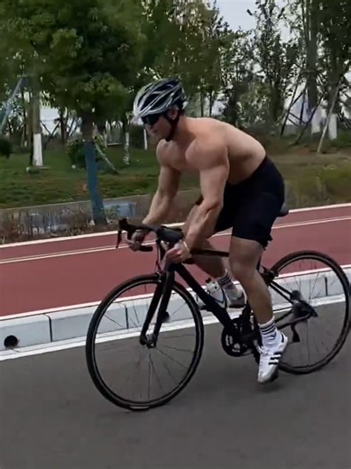 练就完了！！Practice Makes Perfect!!#jamesnotfat #bodybuilding #sports #viral #fitness #daily