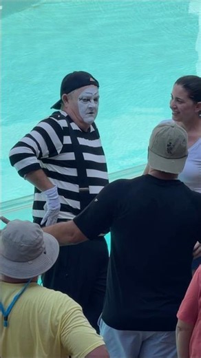 Ok fine 😂 Tom mime Seaworld #seaworldmime #comedy #funnyvideos #funny #tomthemime
