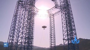 How can a space probe safely land on Mars, a planet with only 1/3 of the gravity on Earth? Click xhne.ws/KoABc to see how a Chinese experiment simulates the process of its hovering, avoiding obstacles and descending to land | China Xinhua News