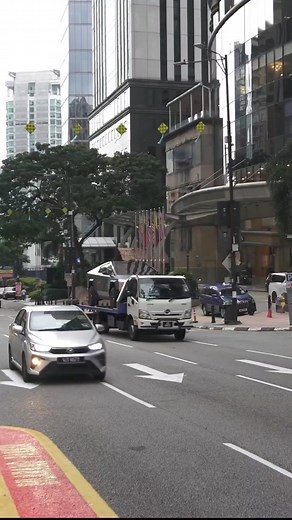 790K views · 7.6K reactions | Fuhh Tesla Cybertruck pertama di Malaysia. Lagi awal dari jiran sebelah 﫣﫣﫣 | Himpunan Cerita Lawak | Facebook