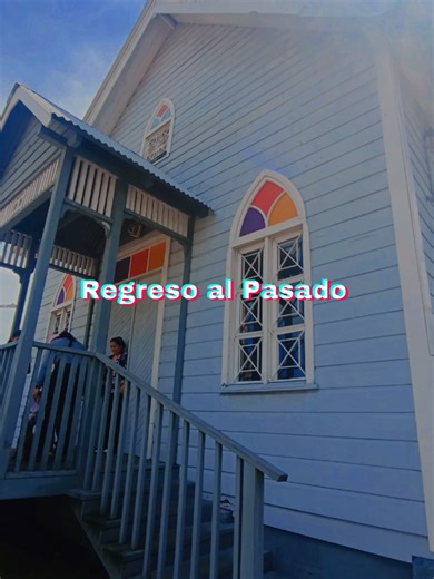Miles de afroantillanos llegaron a Panamá durante el siglo XIX para construir dos de las obras más importantes del planeta: el ferrocarril transístmico y el fallido Canal Francés. 🌴⚓ Venían principalmente de Jamaica, Barbados y otras islas del Caribe, atraídos por promesas de trabajo… pero terminaron enfrentándose a una selva mortal. Malaria, fiebre amarilla, derrumbes, explosiones y condiciones inhumanas cobraron miles de vidas. Muchos ni siquiera regresaron a casa. Durante la construcción del