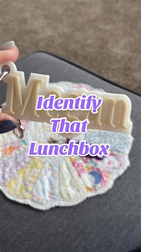 These customizable bag tag keychains are perfect for sports teams, lunchboxes and backpacks! #BagTag #TeamSportsBagTags #BagTagForTeams #CustomizableBagTag #NameBagTag @DragonflyCraftz