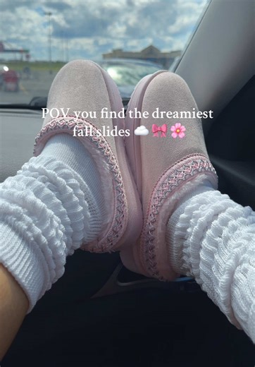 Less than $15 so hurry and grab them now!! 🎀 The dreamiest color for fall slides. #uggsdupe #fallshoes #fall #pinkaesthetic #slippers