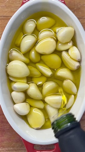 4 Ingredients, Endless Comfort — My Go-To Garlic Confit