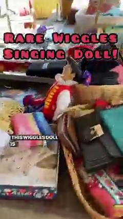 She Made It Easy For Me 🤑 #thewiggles #kidstoys #wiggles #yardsale #yardsales #yardsalefinds #garagesale #garagesale #garagesales #garagesalefinds #estatesale #estatesalefinds #fleamarketfinds #fleamarket #resellercommunity #resellingcommunity #ebayflipper #ebayseller #ebayreseller #plushies #plush #stuffedanimals #vintagetoys | Retro Toy Envy: