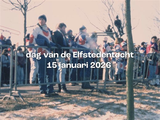 Op donderdag 15 januari vindt er weer een Dag van de Elfstedentocht plaats in het Fries Scheepvaart Museum in Sneek. Het programma ziet er als volgt uit: ❄️Schaatshistoricus Jurryt van de Vooren over de Oranjes en hun warme band met ijs. ❄️Vraaggesprek met oud-voorzitter en ijsmeester Henk Kroes en zijn zoon Sytse over kennis van het ijs en zijn herinneringen aan de tocht van 1986. ❄️Compilatie van schaatsbeelden uit de rijke collectie van Het Fries Film & Audio Archief. ❄️Jan Bakker, de nieuwe 