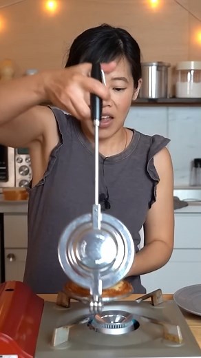 Trying the toas-tite #gadget #gadgettest #toast #bread #sandwich #recipe #food #ufo #martian | Emmymade