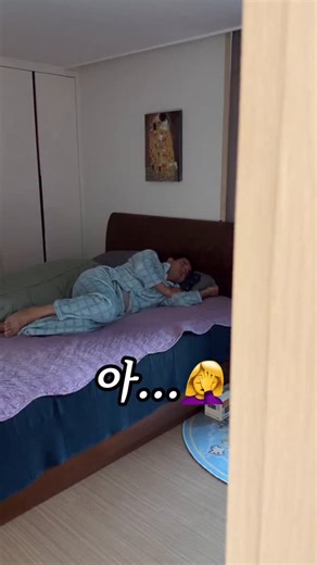 재술아빠와 개공주 둘 on Instagram: "#광고 아빠 주름 내가 지켜! Snp 다이소 주름패치 2종! 앞으로 생길 주름 예방용으로 제격이에요🔥 떼어낼 때 물, 스킨케어 제품을 묻힌 후 떼어내면 자극 없어요! 다이소에서 2,000원에 구매 가능하니 바로 달려가세요@ #SNP #주름패치 #다이소추천템 @snp.korea"