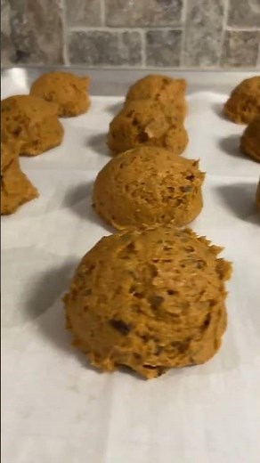 These Pumpkin Cake Cookies are SO EASY - and absolutely delicious!