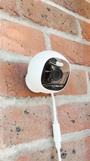 Outdoor Cam E220! 📹 What's Inside the box? 📦 - Ultra-Clear 2K Resolution ✅ - No Subscriptions Needed ✅ - Security Under the Spotlight ✅ - Flexible Installation ✅ - Smart On-Device* AI ✅ | eufy