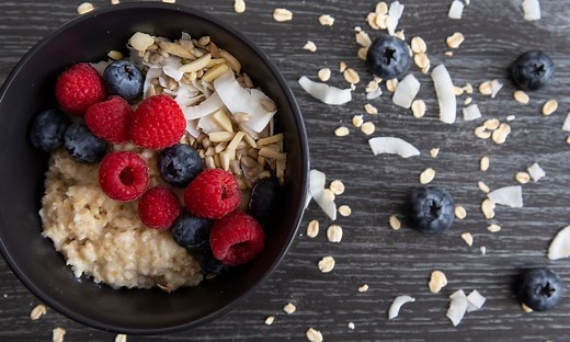Jak zrobić owsiankę - przepis na pyszne i zdrowe śniadanie