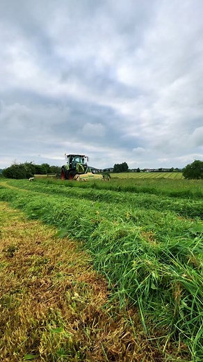 Claas 4 Grass Baler: Liz Loftus Shows How It's Done
