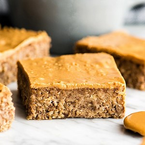 HEALTHY PEANUT BUTTER BREAKFAST BARS >> https://joyfoodsunshine.com/lauras-peanut-butter-breakfast-bars/ These are the BEST Healthy Breakfast Bars ever! I have eaten one every day for over a decade (seriously)! This easy recipe is made in one bowl in 30 minutes, and is loaded with fiber, protein & omega-3s to keep you full all morning long! Plus they’re gluten-free, dairy-free, refined sugar free and vegan! | Joyfoodsunshine