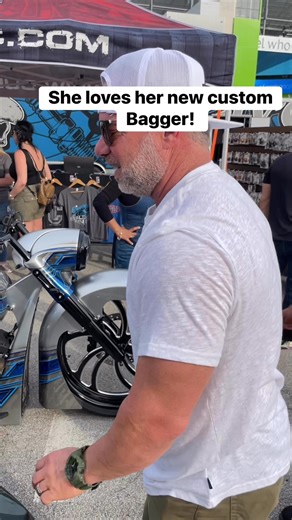 She Loves Her New Custom Bagger! ❤️ | CycleDrag