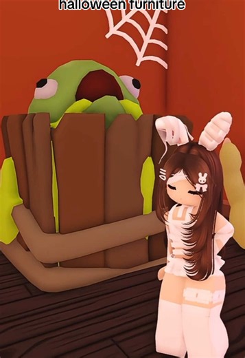 The shower is my favorite😭💚 #adoptme #adoptmeroblox #adoptmehalloween #robloxadoptme