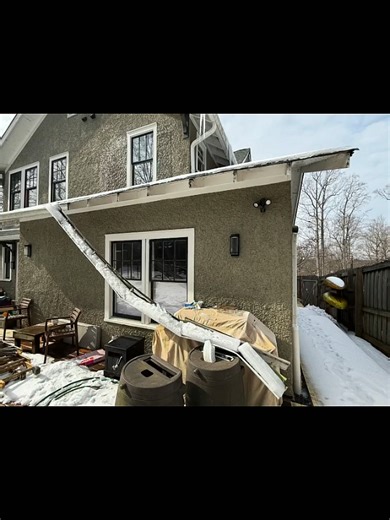 Having problems with your gutters, gutter guards, leaf guards, leaf covers after the snowstorm ❄️🌨️🌧️... let us help you out! Call us for a FREE estimate! (336) 849-0046 ☎️ @isaacpelagio83 @elpelagioficial @josepelagio www.pelagiogutters.com🌐 #gutterguards #leafguards #leafcovers #hamptonvillenc #nwilkesboro #boonville