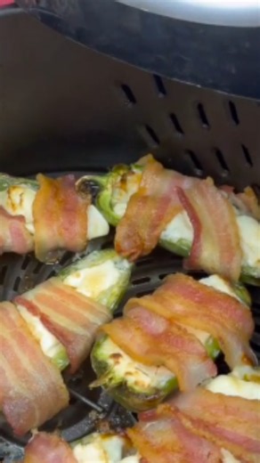 Easy crispy jalapeño poppers made in the air fryer