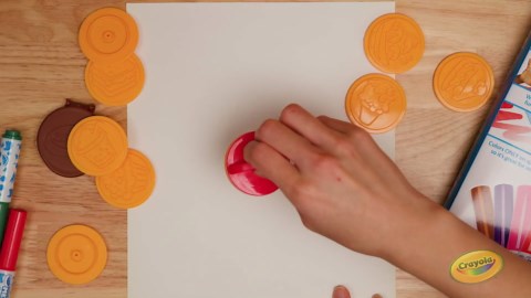 Crayola Color Wonder Disney Princess Mini Box Set, 12 Coloring Pages & 4 Mess Free Markers, Toddler Coloring, Gift for Girls & Boys, 3+