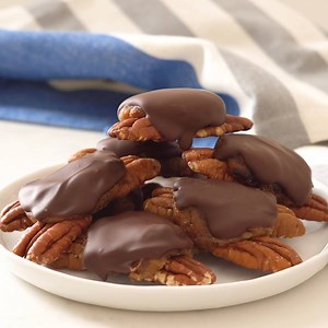 193K views · 221 reactions | These CHOCOLATE TURTLES are made with THREE simple ingredients yet still amazingly decadent and taste just as good, if not better, than the store-bought candies. Vegan + Gluten-Free. Grab the full recipe here: https://www.eatingbirdfood.com/homemade-turtles-vegan-gluten-free/ | Eating Bird Food | Facebook