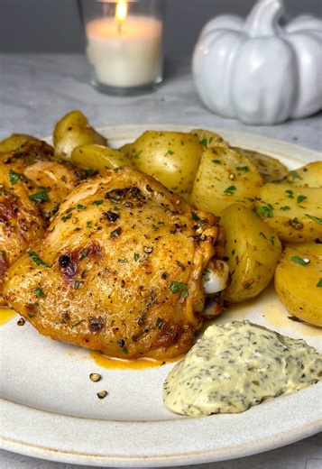 day 28/30: Roasted Mediterranean Chicken Thighs & Baby Potatoes✨ LINK IN BIO FOR THE FULL RECIPE! COMMENT - YES or CHICKEN - I’ll DM you the recipe! ♥️ (ON MY IG) Looking for an easy yet flavorful dinner? This Roasted Mediterranean Chicken Thighs & Baby Potatoes is a one-pan wonder that brings together juicy, well-seasoned chicken with perfectly tender baby potatoes. With a quick marinade and simple ingredients, this dish is perfect for a cozy weeknight meal that still feels a bit special! Instr