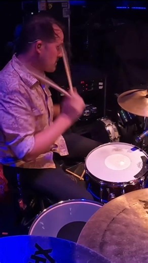 Fast 16th notes and deep pocket grooves with Makeout in Vancouver