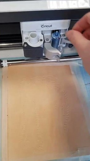 Embosser et découper le cuir avec la Cricut Maker !