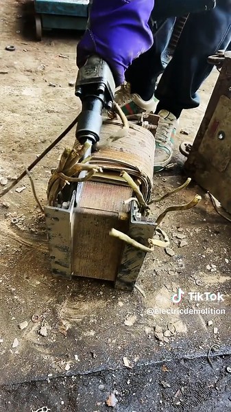 Electric Motor Copper Removing Process #lighting #copper #Electrician #Wiring #dismantling