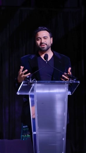 19 reactions | Style shouldn’t have to choose between classic and...