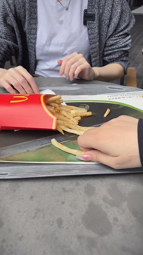 Ketchup vs tomato sauce #englishteacher #learnenglish #englishteacher #英语口语 #英语 | Kristin 英语老师