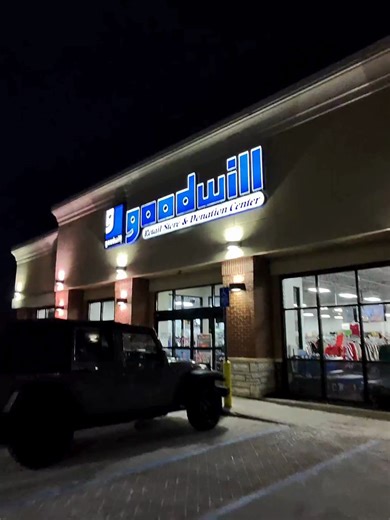 This time we are actually at Goodwill in Lake St. Louis, Missouri. #thriftwithme #Thrifting #ThriftHaul #GoodwillHaul #thrifthaul @goodwillintl