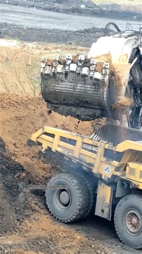 240 T Dumper & liebherrer Shovel best combination in mines it's work heavy duty #liebherrexcavato