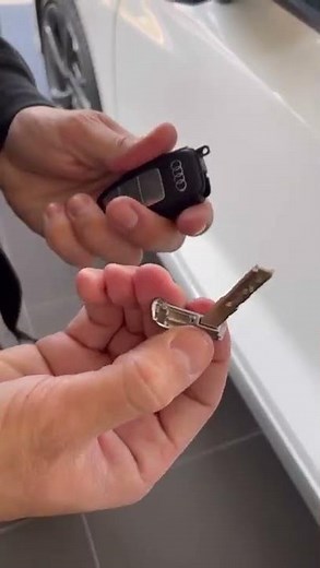 Cómo arrancar tu coche sin pila en la llave / How to unlock your car when the remote battery is dead