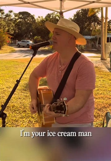 A fun little Van Halen blues song to get the crowd going - complete with the name drop! 😆 #icecreamman #vanhalen #acoustic #bluesmusic #entertainer