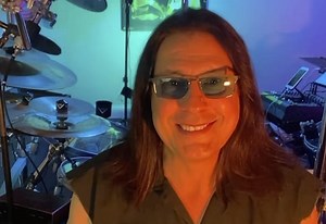 DREAM THEATER's MIKE MANGINI Releases First Solo Single 'Freak Of Nature'
