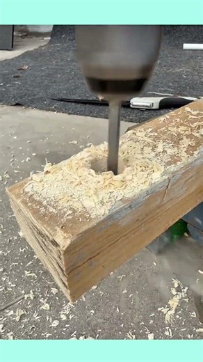 Spade bit drilling clean holes in wooc #contructions #woodworking #carpentry #short