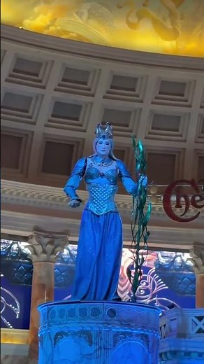 Free thing to do in Las Vegas! Atlantis show a Caesar’s Palace by the hour after 4 PM every day.