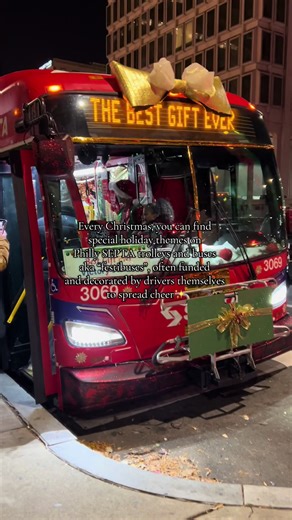 Some routes may include SEPTA Route 15, 36, 10, 11, and suburban lines SEPTA Media/Sharon Hill Line (Routes 101 and 102). Enjoy! #fyp #foryou #christmastraditions #thingstodoinphilly #christmaslightshow