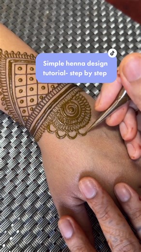 Simple henna design tutorial step by step #henna #hennadesigntutorial simplehennadesign #simplehennatutorial #jugnihenna #perthhennaartist #hennadesignsimple #easyhennadesignforbeginners #easyhennadesign