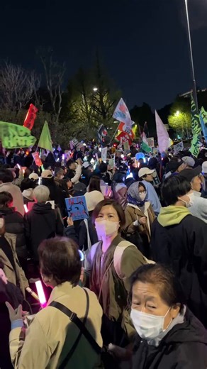 RT @masterlow: これまで、反高市デモのことは見聞きしてきたけど、こんなに女子比率が高いのは、たぶんどこも伝えてない点じゃないかな。私は私でやるけど、メディア関係者の皆さん、コレ特異な現象なんで、フォーカスしてはいかがかと。実感で7割超。こんなの今まであった…