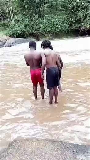 Joven se ahoga mientras sus amigos grababan