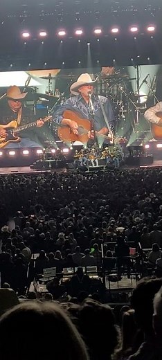 Alan Jackson - Chasin' That Neon Rainbow (Live in Milwaukee 5/17/2025)