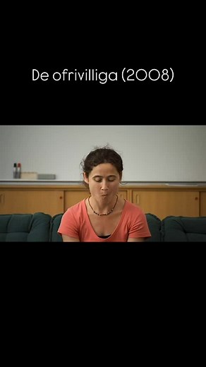 50K views · 24 reactions | De ofrivilliga (2008) En gripande och stark skildring där en lärare tar ställning när en elev misshandlas av slöjdläraren. Men civilkuraget får konsekvenser då läraren möts av tystnad, exkluderas och fryses ut från kollegiet. En stark scen i en film av Ruben Östlund som verkligen borde ses av alla. #deofrivilliga @ruben_ostlund | Nostalgi2000 | Facebook